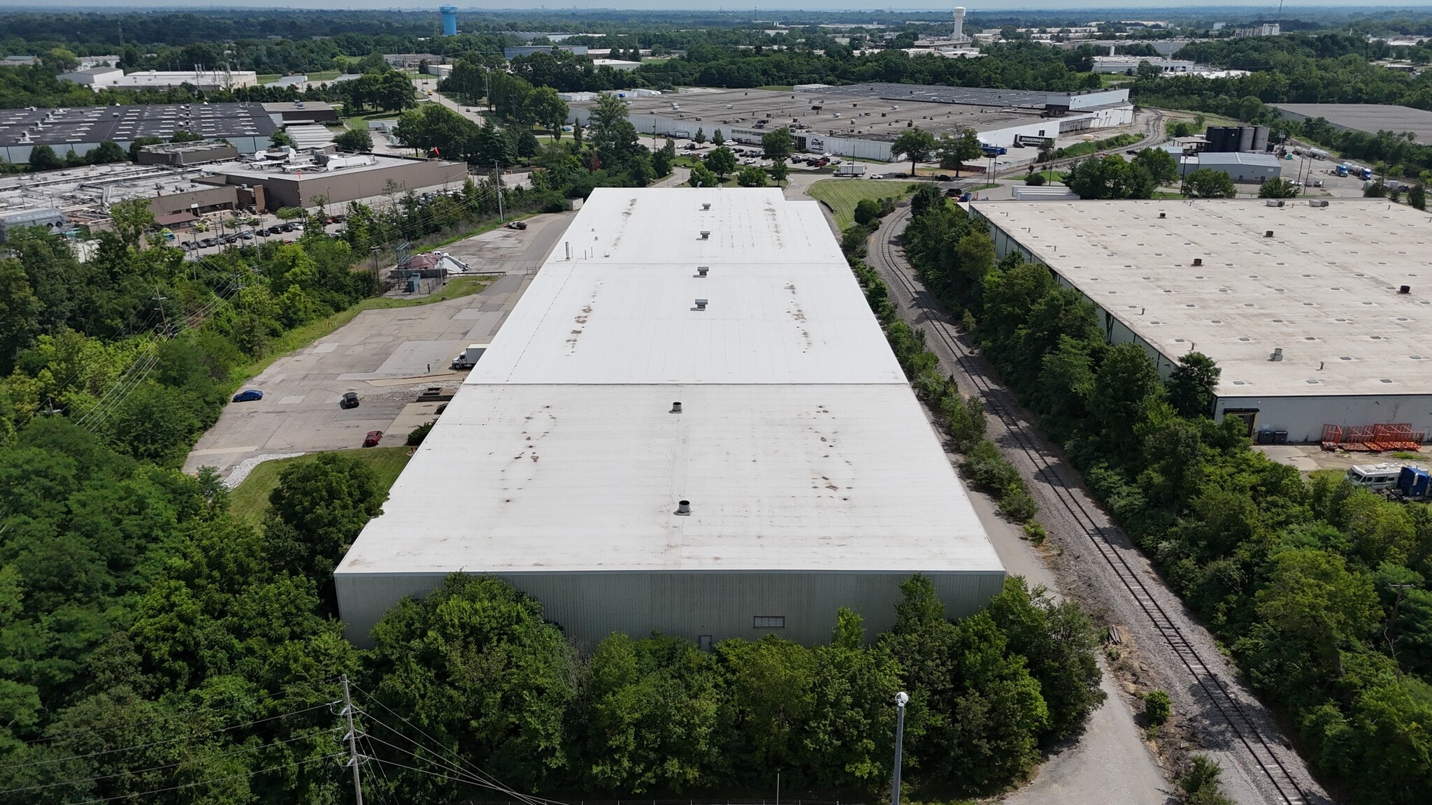 7585-7587 Empire Dr, Florence, KY for lease Building Photo- Image 1 of 4