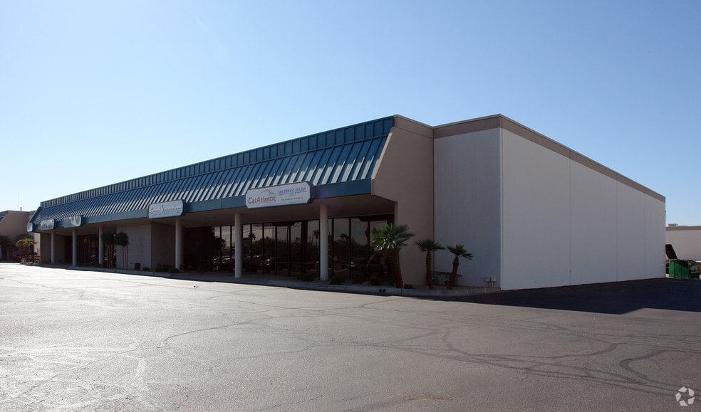 5050-5056 S 40th St, Phoenix, AZ à louer - Photo du bâtiment - Image 3 de 10
