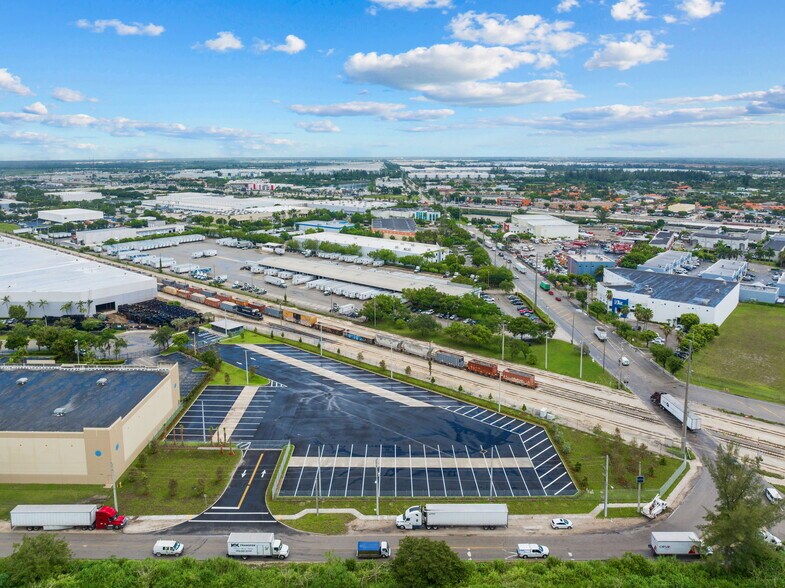 10701 NW 122nd St, Medley, FL à louer - Aérien - Image 2 de 8