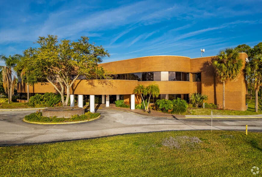 13575 58th St N, Clearwater, FL for sale - Primary Photo - Image 1 of 12