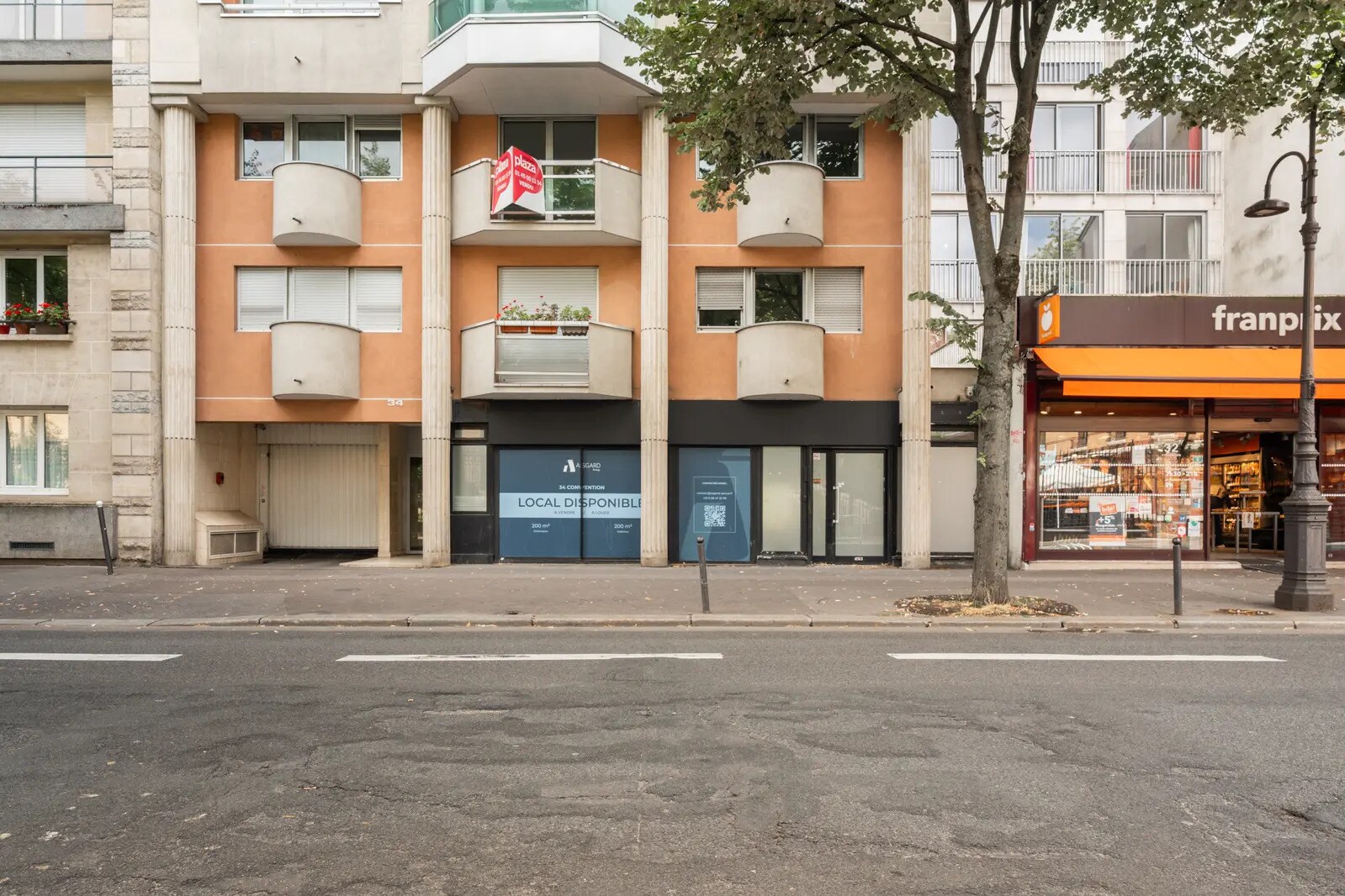 Multifamily in Paris for sale Building Photo- Image 1 of 17