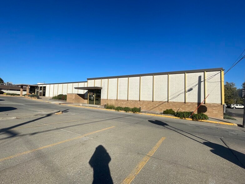 Investment Site/Leaseback/Redevelopment portefeuille de 4 propriétés à vendre sur LoopNet.ca - Photo du bâtiment - Image 3 de 3