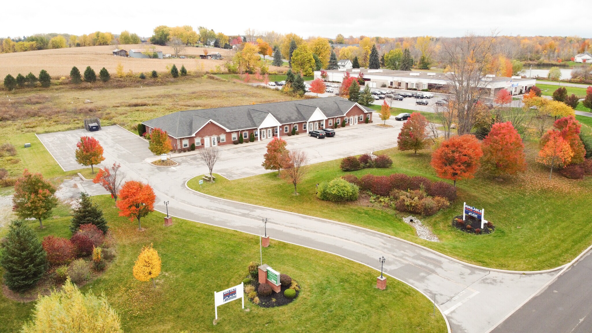 250 Lucius Gordon Dr, West Henrietta, NY à louer Photo du bâtiment- Image 1 de 20