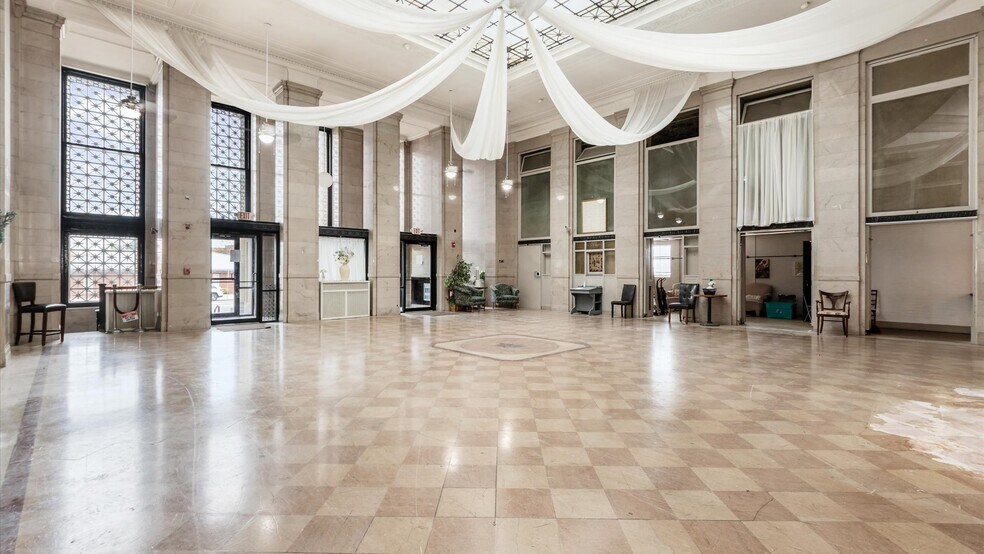 85 E Main St, Newark, OH à vendre - Photo du bâtiment - Image 2 de 24