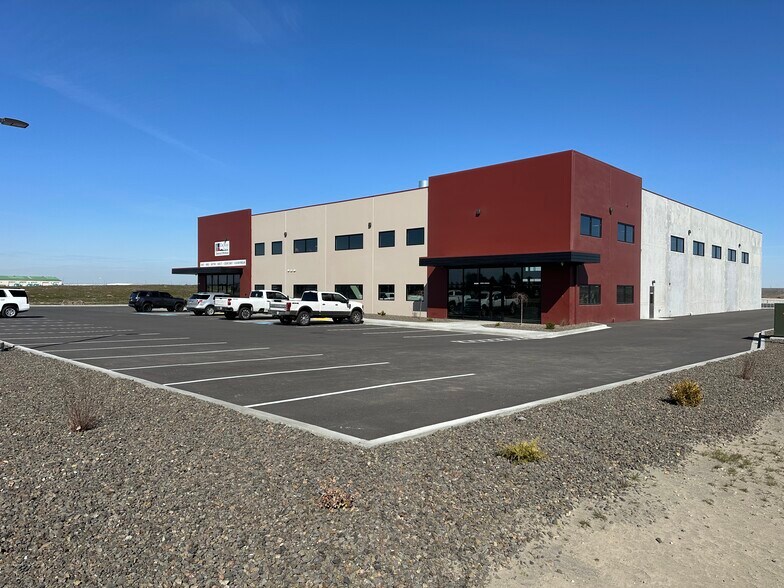 1879 N Commercial Ave, Pasco, WA à louer - Photo du bâtiment - Image 2 de 2