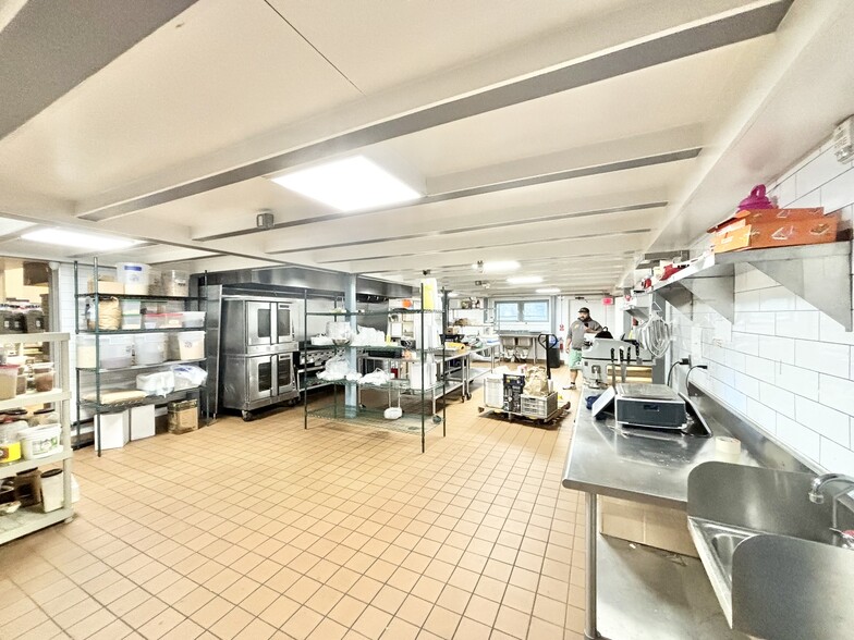 Larkin Condo portfolio of 4 properties for sale on LoopNet.ca - Interior Photo - Image 2 of 11