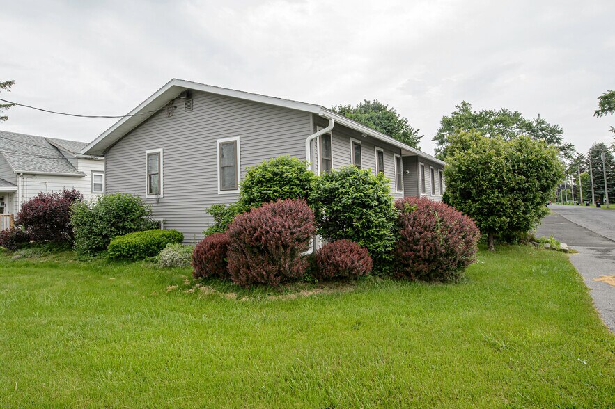 2500 Brewerton Rd, Mattydale, NY à louer - Photo du bâtiment - Image 2 de 18