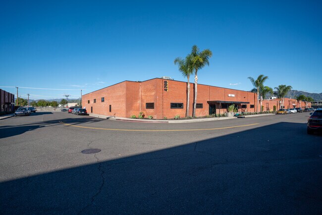 Plus de détails pour 4209 Vanowen Pl, Burbank, CA - Industriel à louer
