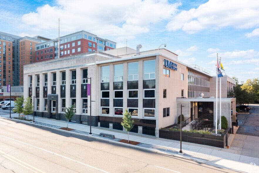 340 E Huron St, Ann Arbor, MI for lease - Building Photo - Image 2 of 5