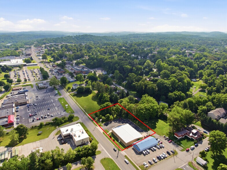 800 W Main St, Radford, VA à vendre - Photo du bâtiment - Image 3 de 29