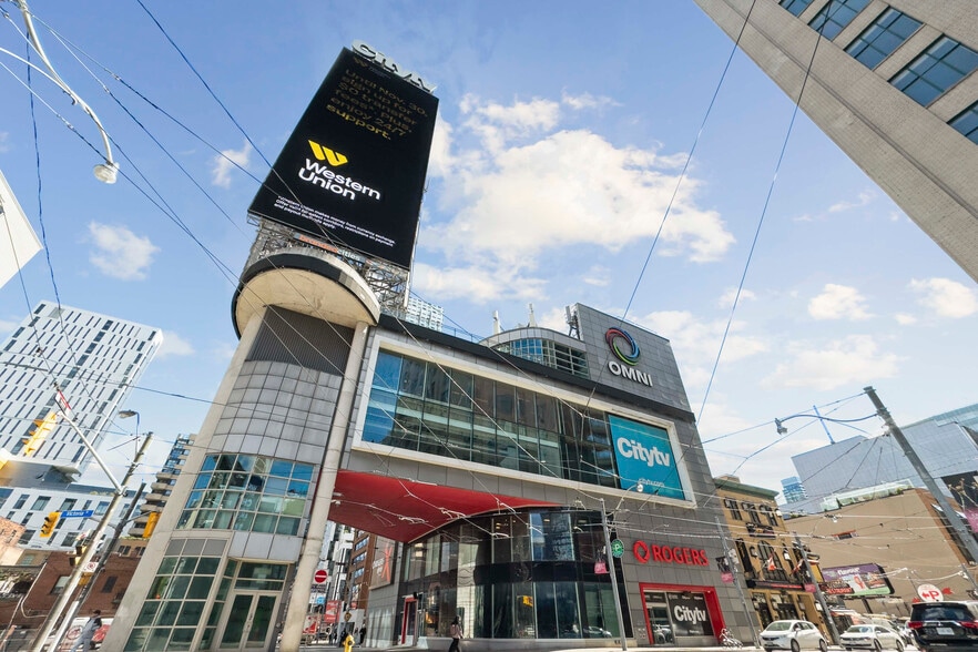 33 Dundas St E, Toronto, ON for sale - Building Photo - Image 3 of 14