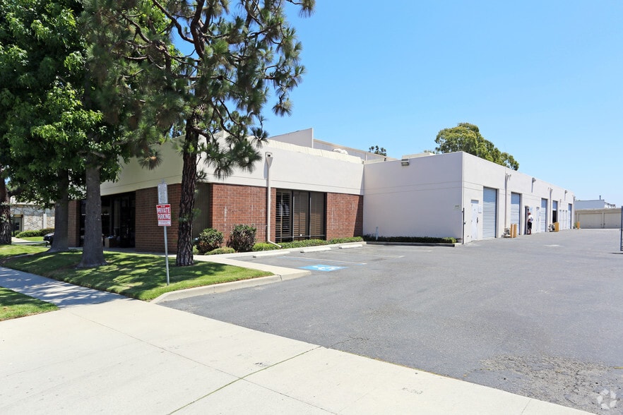 881-899 Production Pl, Newport Beach, CA for lease - Building Photo - Image 2 of 11