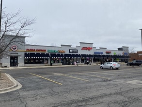 100-130 E Golf Rd, Schaumburg, IL à louer Photo du bâtiment- Image 2 de 2