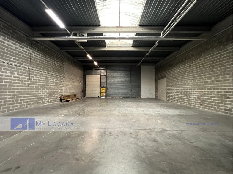 Flex in Gennevilliers for lease - Interior Photo - Image 3 of 6