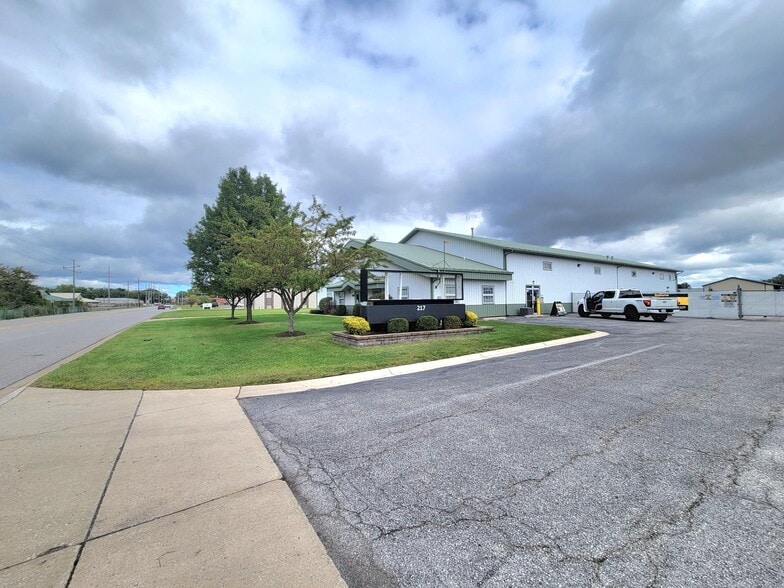 217 S Colfax St, Griffith, IN à louer - Photo du bâtiment - Image 2 de 19