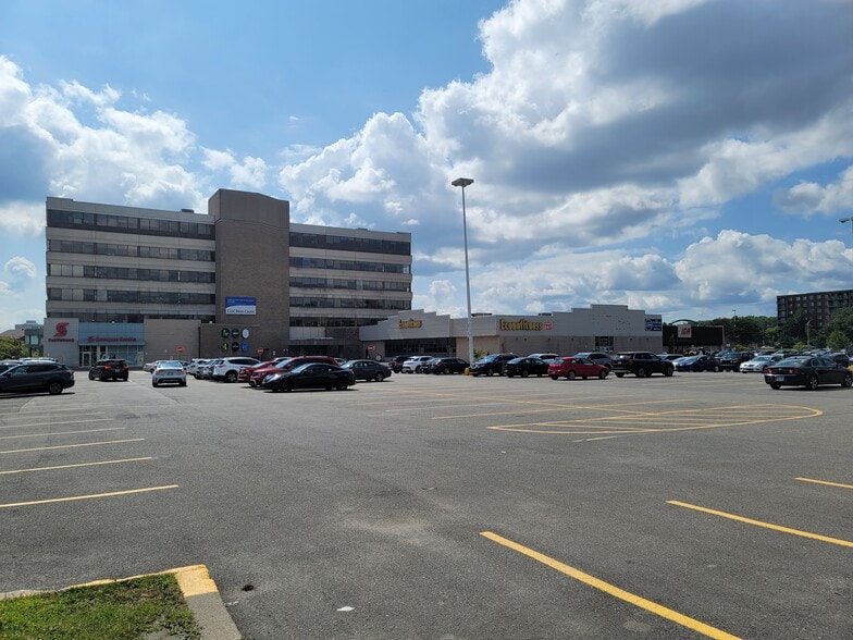 5800 Boul Cavendish, Cote-St-Luc, QC for lease - Building Photo - Image 1 of 18