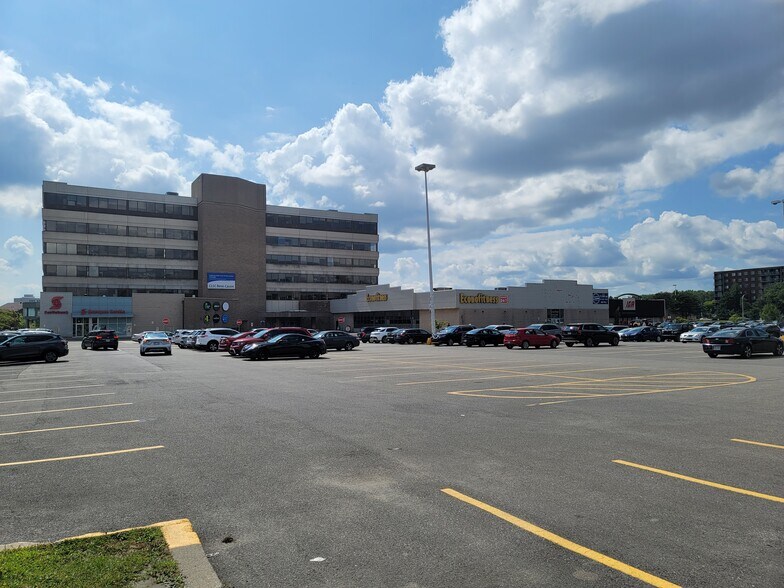 5800 Boul Cavendish, Cote-St-Luc, QC à louer - Photo du bâtiment - Image 3 de 17