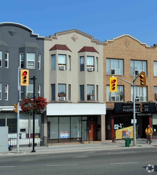 2424 Danforth Ave, Toronto, ON à vendre - Photo principale - Image 1 de 1