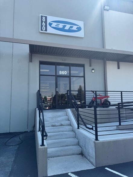 860 Bergin Way, Sparks, NV for lease - Building Photo - Image 2 of 15