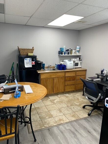 1 Oakwood Park, Castle Rock, CO for lease - Interior Photo - Image 2 of 15