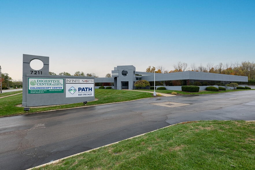 7211 N Main St, Dayton, OH for lease - Building Photo - Image 3 of 11