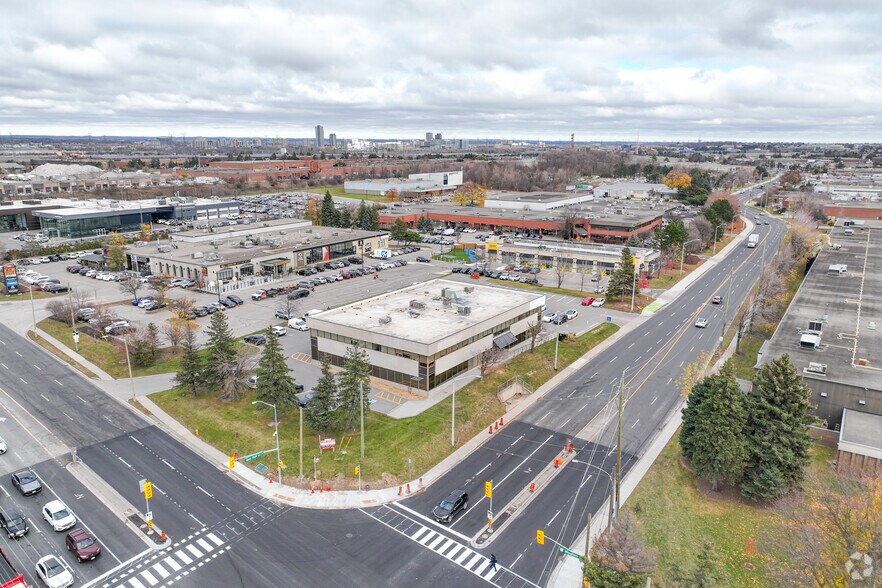 7481 Woodbine Ave, Markham, ON à louer - Photo du bâtiment - Image 3 de 3
