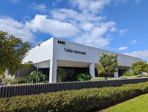 2532 White Rd, Irvine, CA à louer Photo du bâtiment- Image 1 de 7