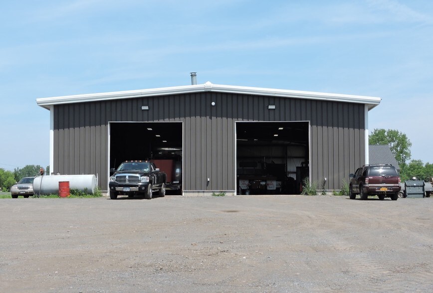 18 Corporate Park Dr, Central Square, NY for sale - Building Photo - Image 3 of 4