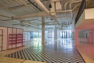 100 NW 25th St, Miami, FL for lease Building Photo- Image 2 of 7