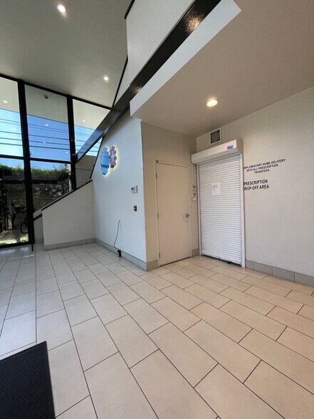 10630 Sepulveda Blvd, Mission Hills, CA à louer - Hall d’entrée - Image 2 de 4