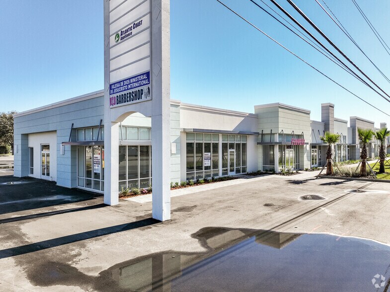 7035 Philips Hwy, Jacksonville, FL à louer - Photo du bâtiment - Image 2 de 28