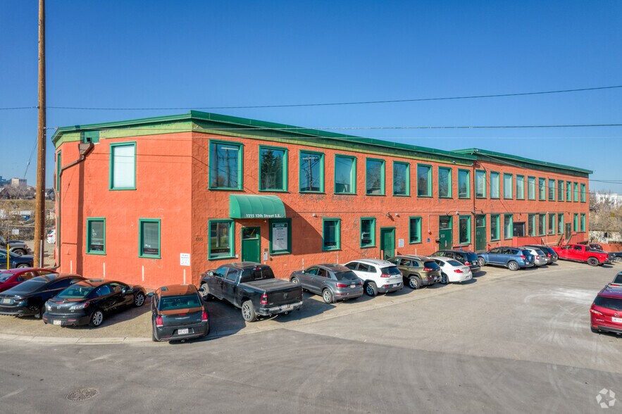 1207-1215 13th St SE, Calgary, AB à louer - Photo du bâtiment - Image 2 de 11