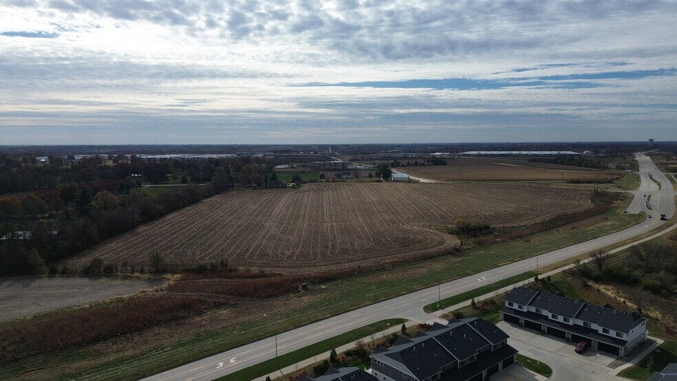 765-825 SE Willow Creek Dr, West Des Moines, IA à vendre - Photo du bâtiment - Image 3 de 9