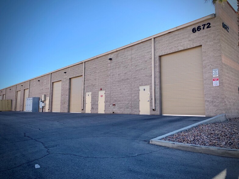 6672 Boulder Hwy, Las Vegas, NV à louer - Photo du bâtiment - Image 2 de 4