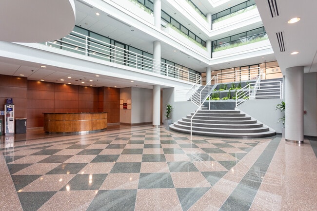 Plus de détails pour 275 Washington St, Newton, MA - Bureau à louer