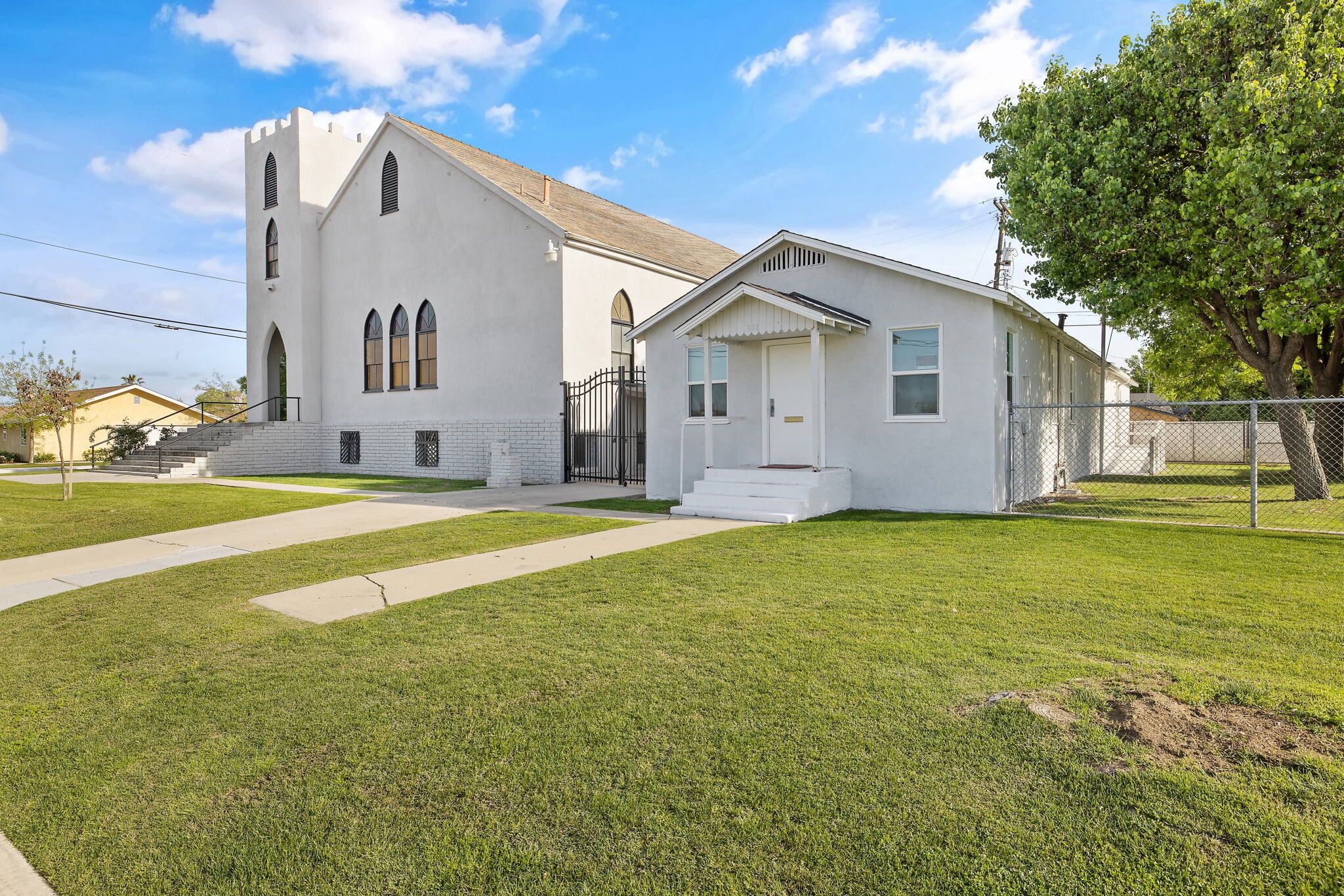 Church and Daycare, Shafter, CA portfolio of 2 properties for sale on LoopNet.ca Building Photo- Image 1 of 14