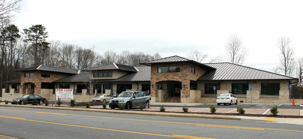 1314 E Cobb Dr, Marietta, GA for lease - Building Photo - Image 2 of 35