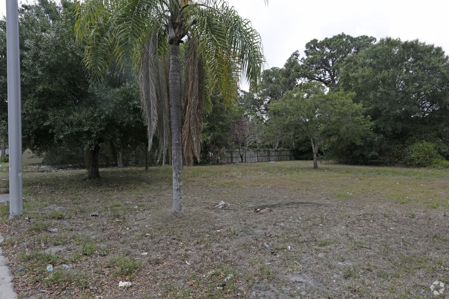 2428-2450 Fruitville Rd, Sarasota, FL for sale - Building Photo - Image 3 of 3