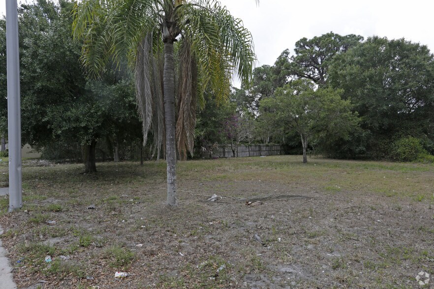 2428-2450 Fruitville Rd, Sarasota, FL à vendre - Photo du bâtiment - Image 3 de 3