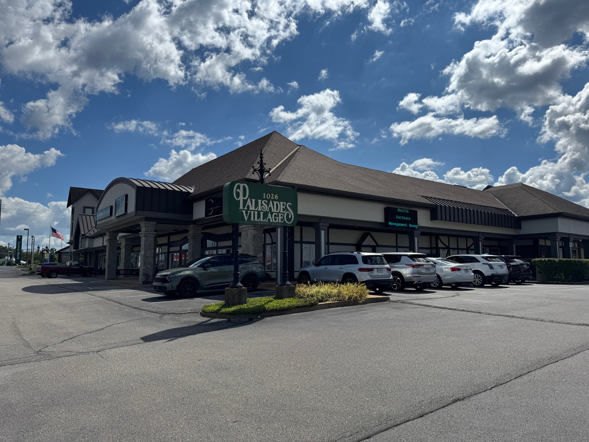 1026 Palisades Blvd, Osage Beach, MO for lease Interior Photo- Image 1 of 16