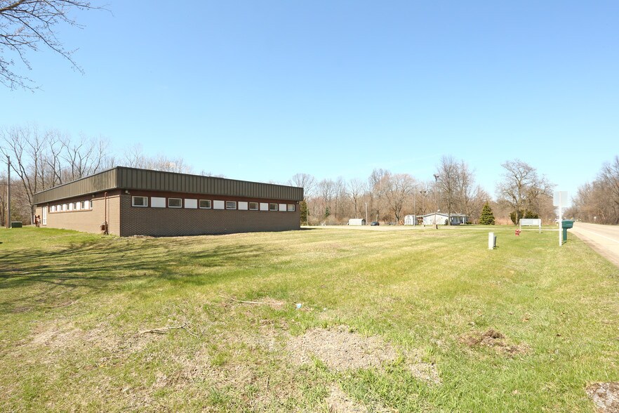 19130 Sumpter Rd, Belleville, MI à louer - Photo du bâtiment - Image 3 de 4