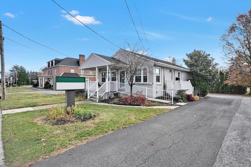 3419 Market St, Camp Hill, PA à vendre - Photo du bâtiment - Image 3 de 42