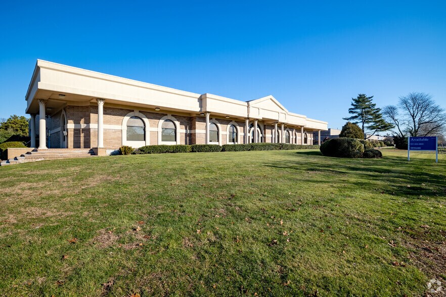 40 Commerce Dr, Hauppauge, NY à louer - Photo du bâtiment - Image 3 de 12