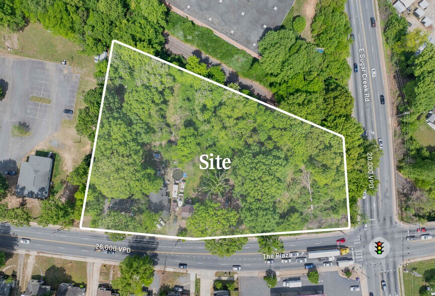 3921-3945 The Plaza, Charlotte, NC à louer - Photo du bâtiment - Image 3 de 5