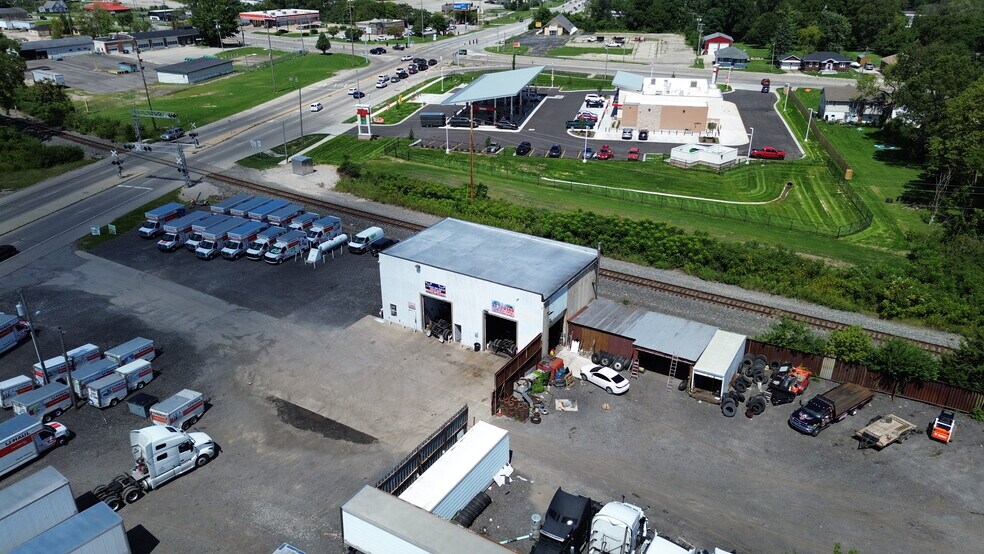 2524 S Scatterfield Rd, Anderson, IN for lease - Building Photo - Image 2 of 6