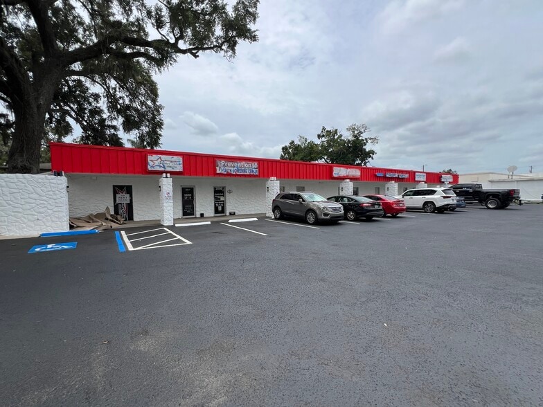 205 E Brandon Blvd, Brandon, FL for lease - Building Photo - Image 1 of 11