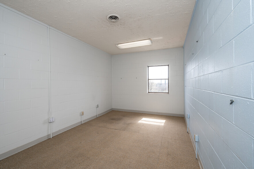 2918 Price Ave, Cincinnati, OH for lease - Interior Photo - Image 3 of 21