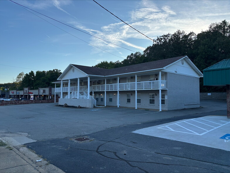 5111 John F Kennedy Blvd, North Little Rock, AR à louer - Photo du bâtiment - Image 2 de 6