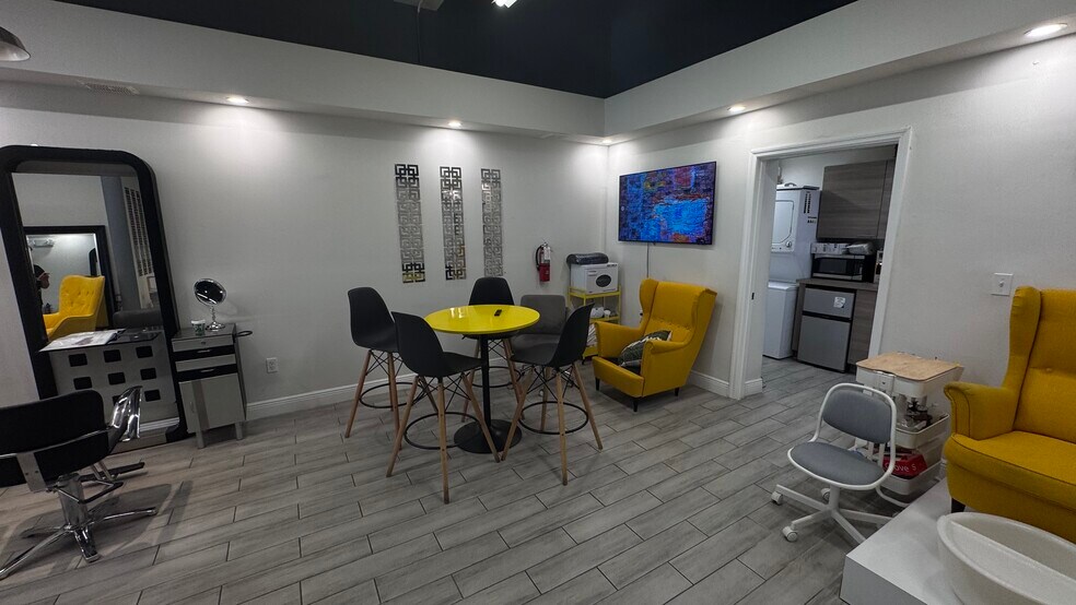 2600-2614 SW 8th St, Miami, FL à louer - Photo du bâtiment - Image 3 de 22