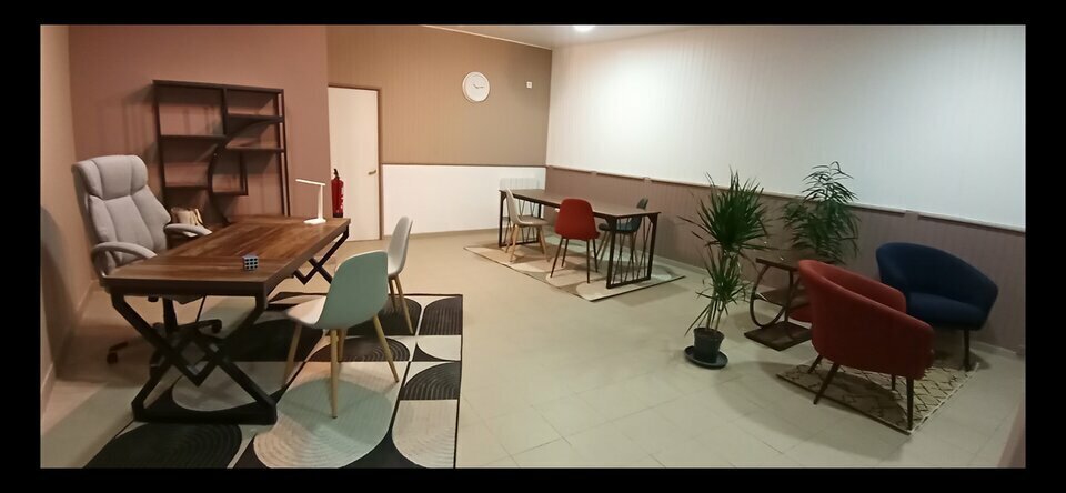 Retail in Bagnols Sur Ceze for lease - Interior Photo - Image 2 of 6
